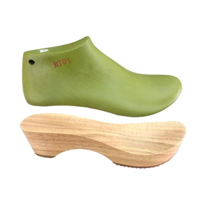 China Good Flexibility Wooden Sole With Wooden Leaf Sole Of Women Rubber Sandal for sale