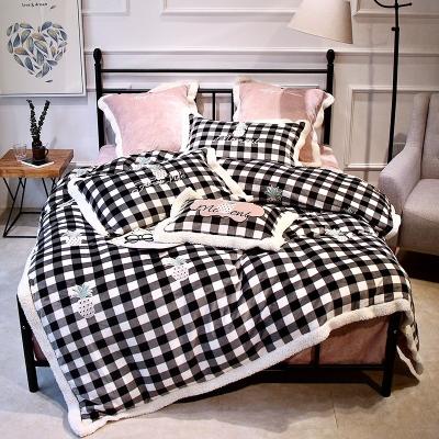 China Folded Black and White Color Duvet Cover Kid Comforter Blanket Polyester Warm Fabric Flannel Folded Bedding Sets for sale