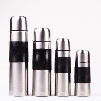 China Double Wall Stainless Steel Vacuum Flask PORTABLE Portable Bullet Water Bottles With Silicone Band for sale