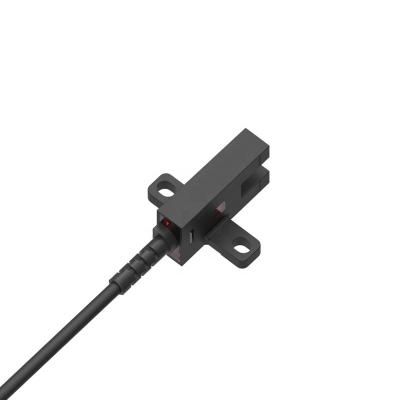 China Huayifeng LU672 Anti-sunlight 24V PC Material 2M Cable Wire Hot Selling Sensors Huayifeng LU672 Slotted Photoelectric Type Cable Type Slot Sensor for sale