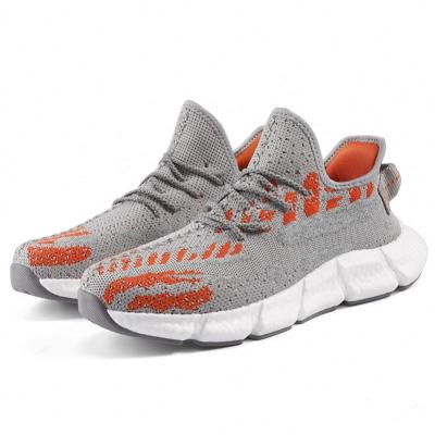 China New Trend Breathable Mesh Knitting Fabric Men Casual Fashion Breathable Shoes for sale