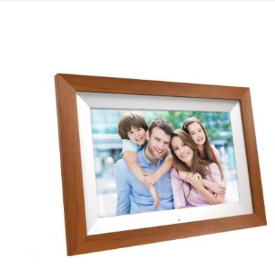 China Wifi 10 Inch With Remote Control High Resolution Widescreen LCD Wall Mountable Electronic Picture Frame for sale