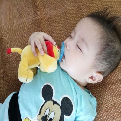 China Free Sample Lovely Plush Giraffe Baby Pacifier Holder Funny Stuffed Animal Toy With Detachable Clip Elephant Monkey Lion Pacifier Toy for sale