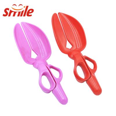 China Sustainable Pet Supplies Scissors Pet Clean Toilet Dogs Stools For Picking Up Staples for sale