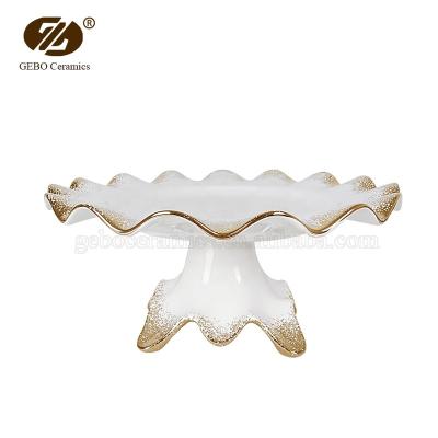 China Sustainable Stoneware Dish Footed Gold Accented Fluted Edges Ceramic Backing Pedestal Tray for sale