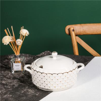 China Delicate Design White Bone China Kitchenware Porcelain Ceramic Soup Tureen With Lid for sale