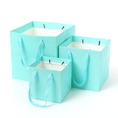 China Wholesale Recyclable Cake Food Paper Bag Flower Kraft Square Takeout Paper Bag for sale