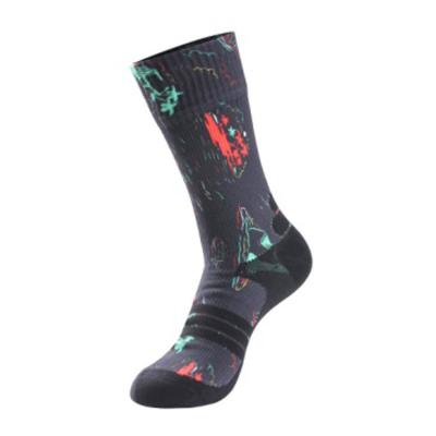 China New Type Men Mid Tube Low Price Breathable Breathable Sports Waterproof Printing Socks for sale