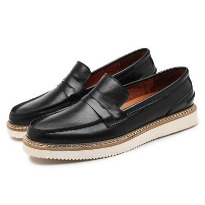 China Fashion trend women's casual shoes and man oxford leather loafers old technology walking driving boat shoes for sale