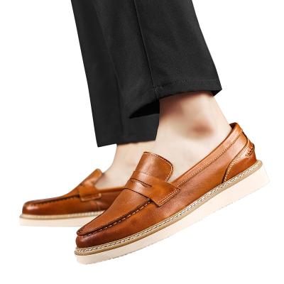 China Fashion Trend Cow Leather Low Top Flat Driving Loafer Boat Shoes Slip On Soft Shoes New Fashion For Man for sale