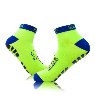 China 2022 QUICK DRY bulk wholesale custom design sports socks non slip indoor socks and trampoline grip socks for sale