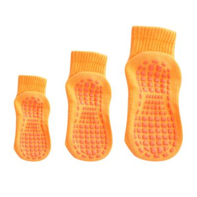 China QUICK DRY Wholesale Bulk Custom Trampoline Park Rubber Unique Grip Socks for sale