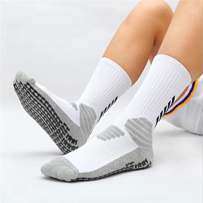 China 2022 QUICK DRY new style custom non slip socks football with logo and sports socks custom football for sale