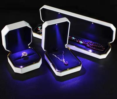 China Custom Presentation Ring Wedding Gift Plastic Luxurious Jewelry Box for sale