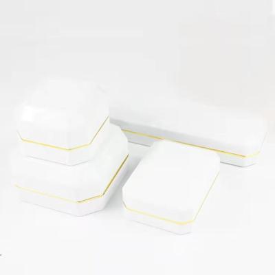 China New Product Launch Plastic Jewelry Gift Box Necklace Light Box for sale