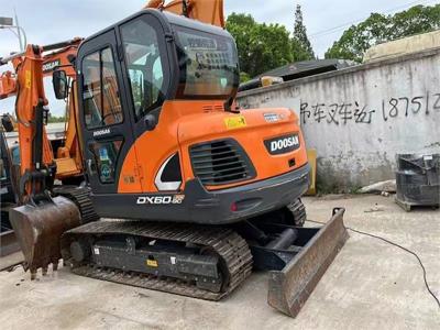 China Excavadora mini Doosan dx60 de segunda mão disponível a um bom preço à venda