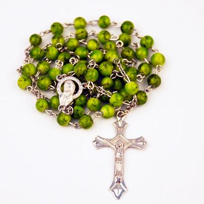 China CLASSIC in current available small quantity jesus cross necklace factory selling cheap glass bead acrylic plastic rosary for sale