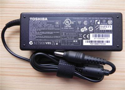 China 5,5 X adaptador do poder do portátil do tamanho do Pin de uma C.C. de 2,5 milímetros para TOSHIBA 19V 3.95A 75W à venda