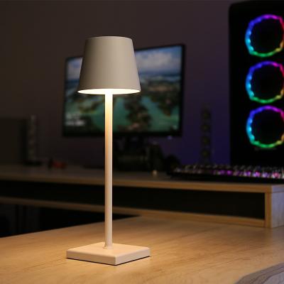 China Modern Luxury Nordic Minimalist Bedroom Wireless Rechargeable Bedside USB Rechargeable Bedside Lamp Dimmable LED Desk Table Lamp for sale