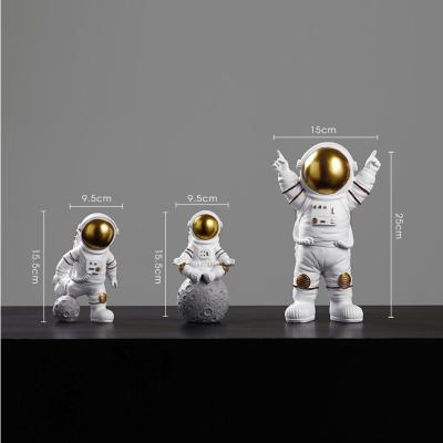 China Creative Europe Resin Character Astronaut Resin Crafts Astronaut Figurine Ornaments For Living Room Home Office Decor for sale