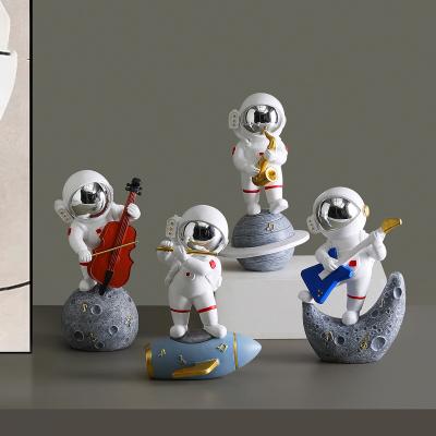 China Europe Decor Desk Figurine Resin Character Astronaut Resin Astronaut Creative Crafts For Living Piece for sale