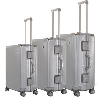 China Reputable PC Luggage Manufacturer PC Travel Luggage Bag Set Luggage Cases On Dumb Spinner Wheels for sale