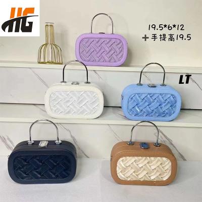 China 2023 new fashion water-resistant hand makeup single shoulder cross-body box bag for sale