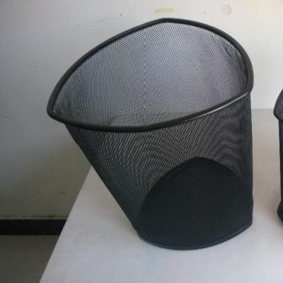 China Wire Mesh Triangle Sustainable Bin for sale