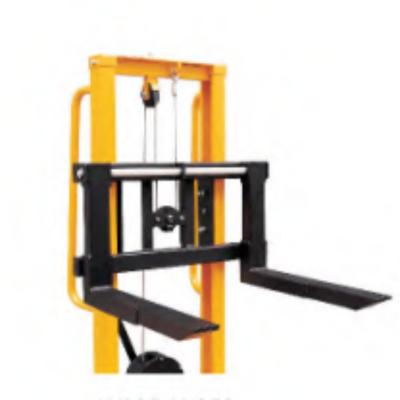 China Material Handling Walkie Straddle Stacker Manual Hydraulic Stacker For Bulky Items for sale