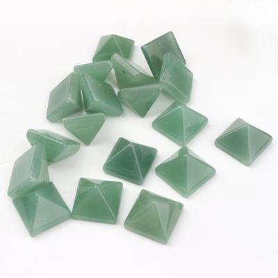 China Europe wholesale green aventurine pyramid quartz crystal pyramid for decoration for sale