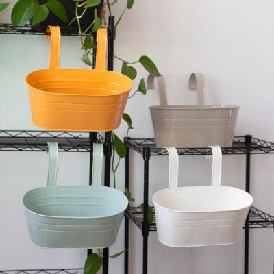 China Minimalist Detachable Hook Flower Pot Iron Leaf Flower Pot Oval Hanging Flower Pots, Garden Pots Balcony Planters Metal Bucket for sale