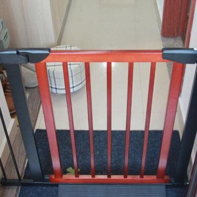 China Baby Pet Fence Solid Wood Children Safety Gate, Kids Dog Cat Isolating Barrier Door Protective Safety Stairs Gate/Exbsh092 for sale