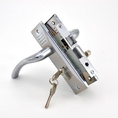 China HILUKE Iron Aluminum Polished Cuff Handle Metal Iron Aluminum Door Lock With 3 Key for sale