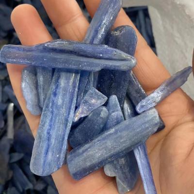 China Wholesale Natural Strip Raw Blue Kyanite Quartz Crystal Chips From China Crystal Quartz Gravel Chips Gravel for sale