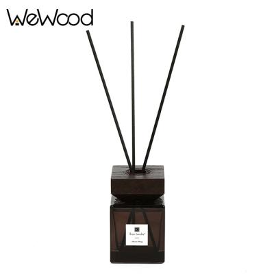 China Fashionalbe Black Gift Square Vase Essential Oil Perfume Aroma Fresh Rattan Reed Diffuser With Wooden Cap for sale