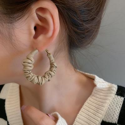 China FASHIONABLE Vintage Design S925 Sterling Silver Post Coffee Color Pleated Circle Leather Earring For Women for sale