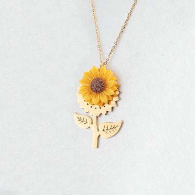 China New Arrival FASHIONABLE 18k Daisy Sunflower Stainless Steel Mirror Polished Gold Plated Pendant Necklace for sale