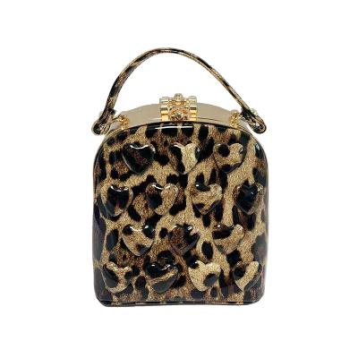 China 2020 trend high quality creative leopard grain love shape ladies handbags fashion trends simple shoulder bag evening clutches for sale