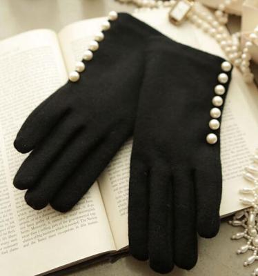 China Simple Beads Ornament Women's Winter Wear Soft Woolen Hand Gloves for sale