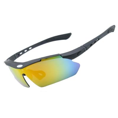 China Gafas de sol polarizadas protectoras ULTRAVIOLETA del deporte con el marco irrompible TR90 en venta