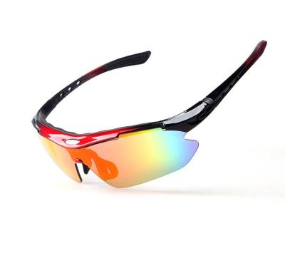 Chine Lunettes de soleil antidérapage polarisées légères de style de sport de lunettes de soleil de sport à vendre