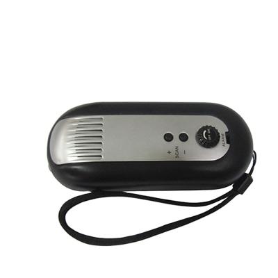 China Emergency Torch Plastic Multifunction Radio Operate And USB Charging Radio Hand Crank Torch for sale