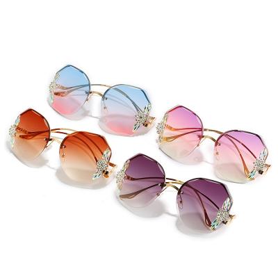 China High Quality Ready to Ship Square Polygon Diamond Women Rimless Sunglasses 2022 New Brand Ocean Gradient Eye Glass for sale