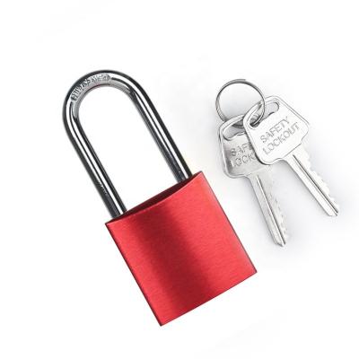 China Aluminum 38mm Protect Steel Shackle Anodized Aluminum Security Padlock With Master Key Clamps When Shackle Is Opened for sale