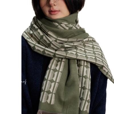 China Breathable Niche Design Double-Sided Gradient Green Winter Scarf Women's Warm Scarf Japanese Geometric Shawl for sale