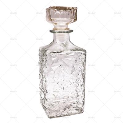 China Square 900ml Lead Free Liquor Glass Whiskey Decanter Large Whiskey Decanter For Bourbon Brandy Vodka for sale