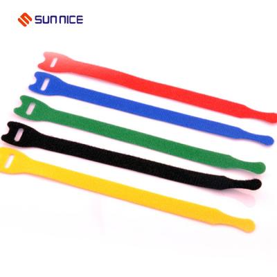 Cina High Quality Hook And Loop High Temperature Resistant+ Antistatic+Eco-Friendly+Waterproof Polyester Logo Cable Ties in vendita