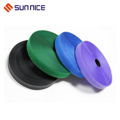 Chine Thermal Resistance 100 Nylon Magic Tape Colored Sew On Hook And Loop Roll à vendre