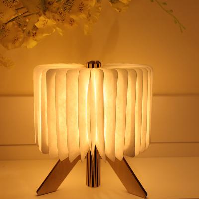 China Nordic modern design modern bedroom desk porcelain wooden European table lamp for sale