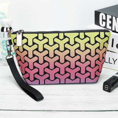 China Women's Wallets Laser Pattern Phone Bag Wallet New Fashion Clutch Bag Gift Bag Women Large Capacity Geometric Instant Coin Purse for sale